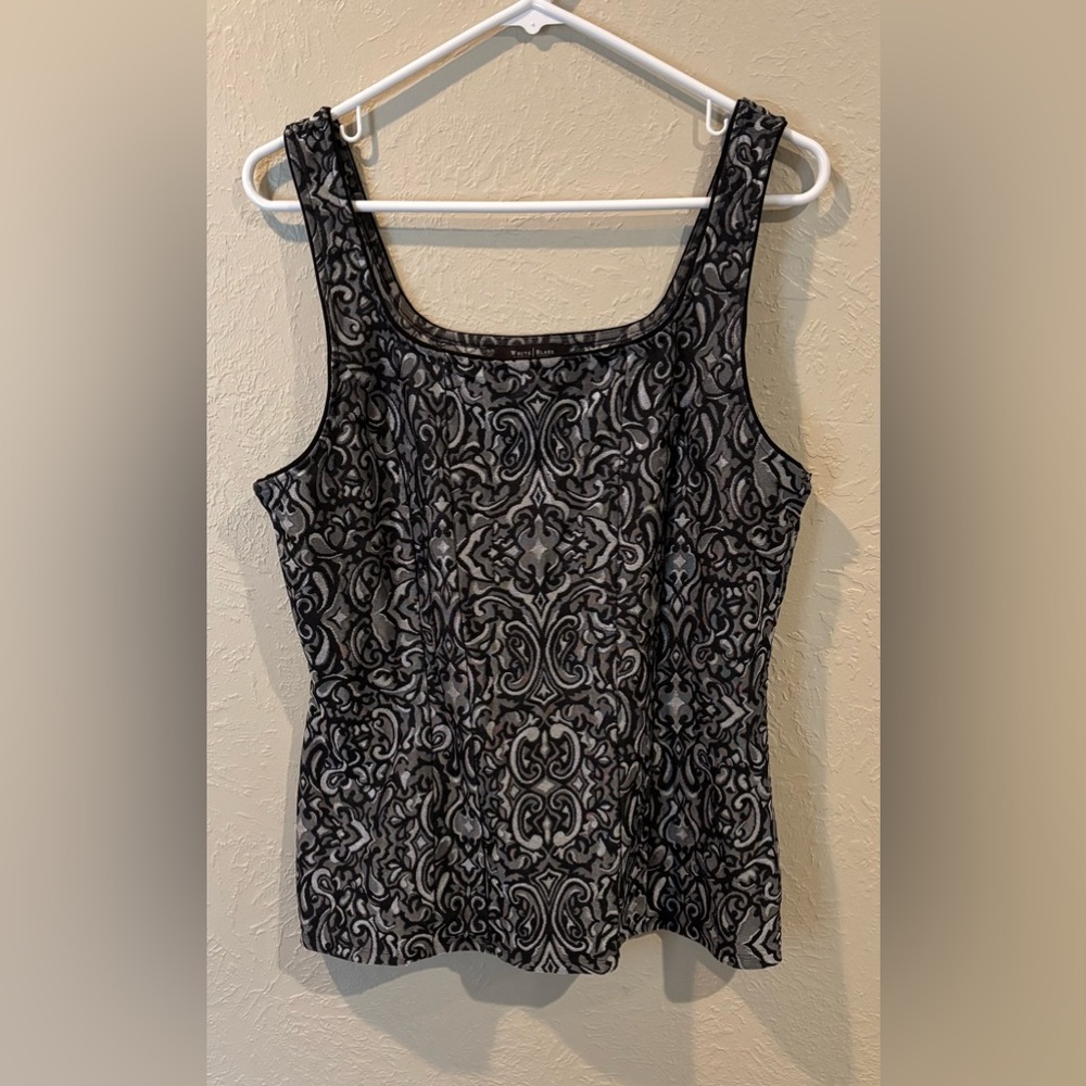 WOMENS WHITE HOUSE BLACK MARKET BLOUSE | SIZE L |
Dressy enough for after 5:00!